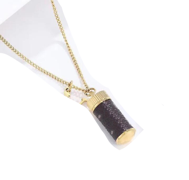 

Pendant Necklaces Perfume bottle necklace light luxury not fade high-end niche new holiday gifts for friends