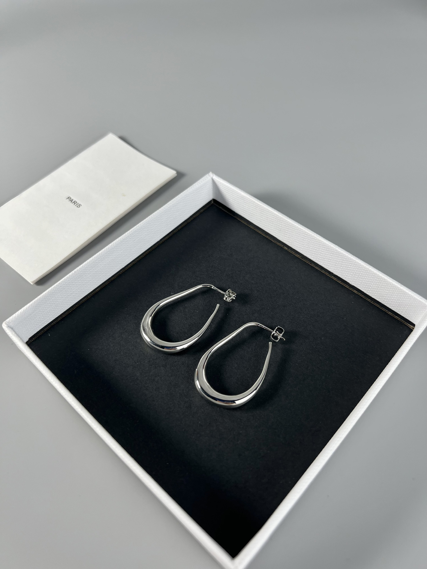 

Designer Stud Earrings U-shaped Simple and Advanced Small Exquisite All-match Earring