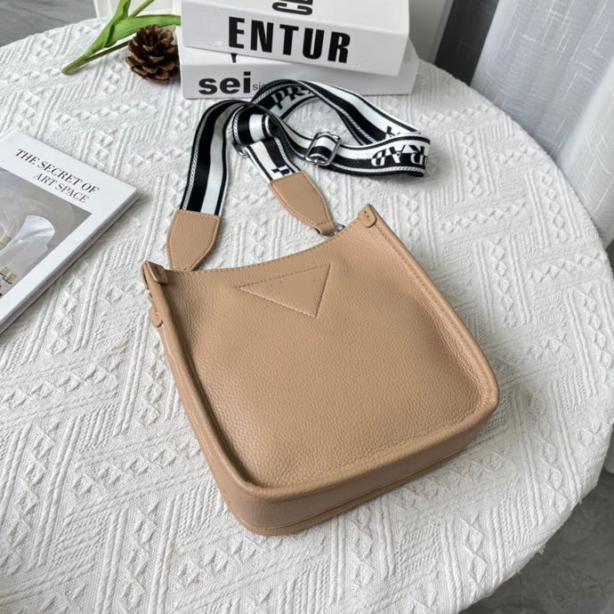 

Brand latest 23SS Women's Messenger Bags Genuine Leather Shoulder Bags for grils High capacity handbag Outdoor Packs, Brown 4222