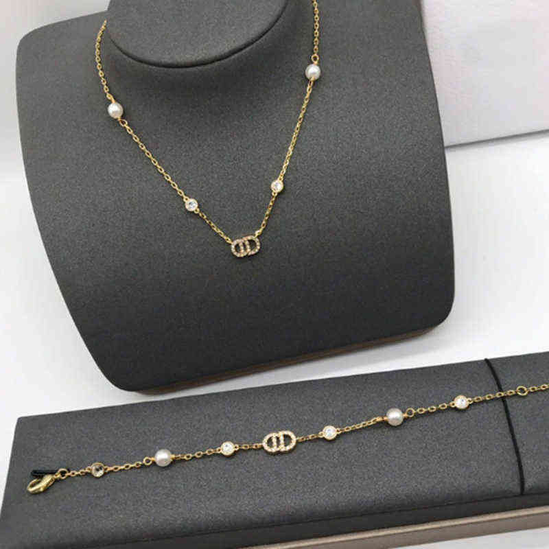 

Fashion Necklace Designer Jewelry Luxury Initials Pendant Necklace Golden Chain Diamond Earring For Women Pearl Bracelet Letter 2204153WU