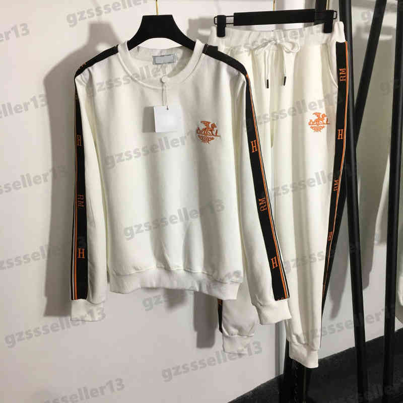 

Designer Women Tracksuits Her Fashion Brand Two Piece Sets Embroidered Patterned Webbing Crew Neck Sweatshirts Sportswear Jogging Suit 3 Colors Size -XL, 12