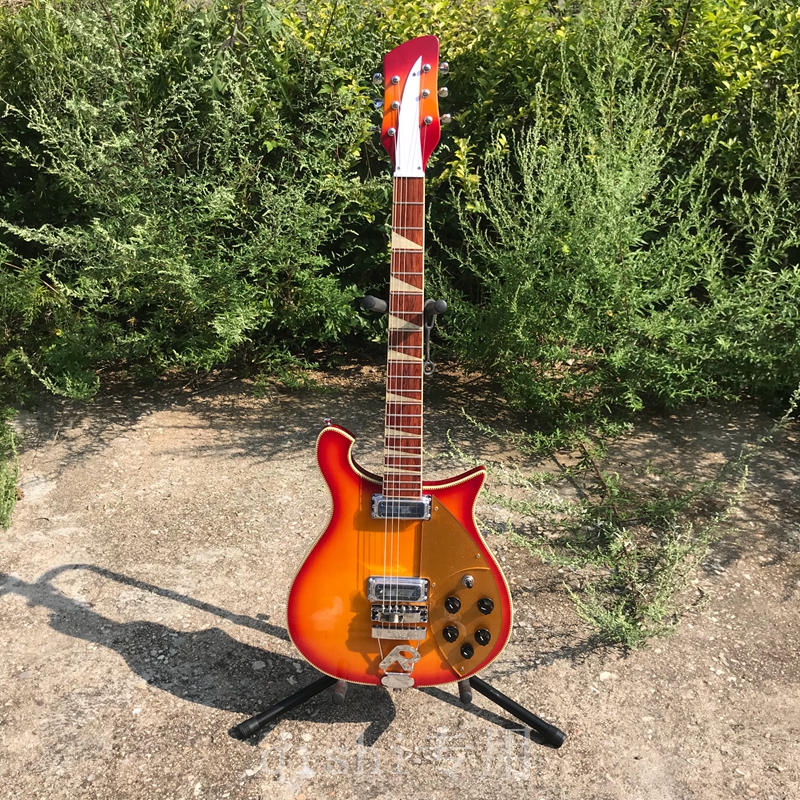 En stock nouveau produit Ricken-Backer Electric Guitar 2 morceaux de pick-up Real Photos Guitare de couleur rouge