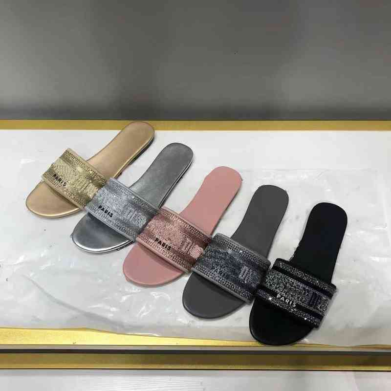 Slippers 2022 Femmes Correct Box Box Sac à poussière Broided Floral Brocade éraflures Flip Flops Flats Letters Chaussures