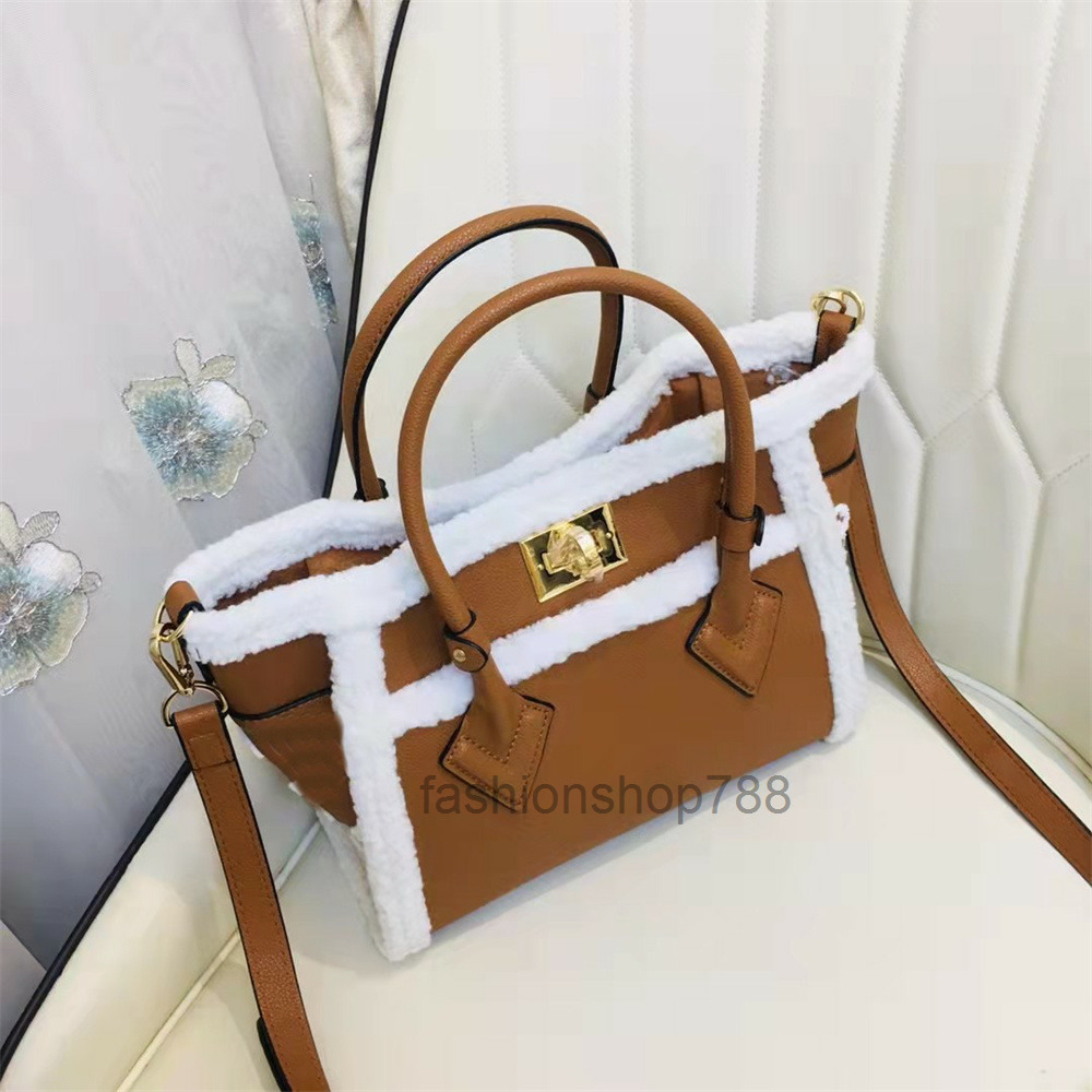 

Winter Newest Caramel On My Side PM Handbags Tote Shearling & Grained Calf Leather Handbag Removable Strap with Two Top Handles Totes Sides Letter and Pattern Tufting