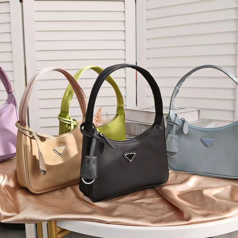 Sacs à bandoulière en nylon multicolore femmes lettres sacs à main sacs à main petits fourre-tout classique sac sous les bras en gros