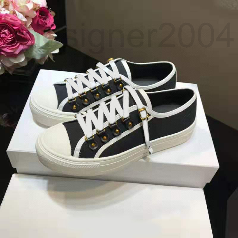 Boots designer D family letter small white shoes women's 2022 summer new leisure thick soled increased lace up canvas flat soles L42R