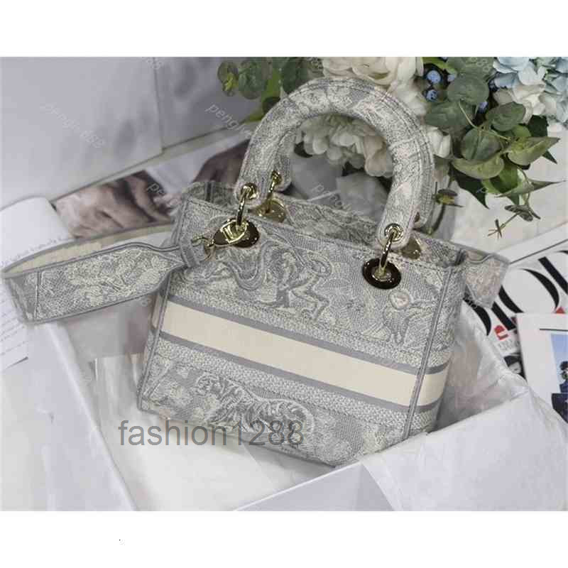

5a Fashion Tiger Embroidery Messenger Bags Canvas Leather Chain One Shoulder Bag Multifunctional Versatile Classic Gift Giving