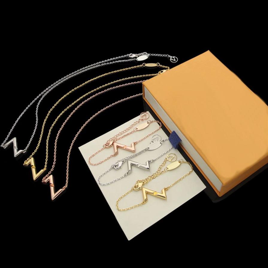 

Jewelry Sets Bracelets Necklaces Lady Women 18K Gold Plated Have Stamp Engraved V Initials Volt Pendant Necklace Bracelet Set Europe Am267b, No original box