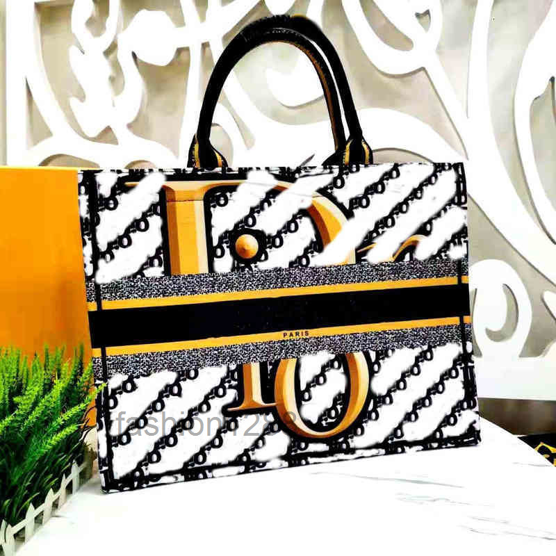 

Fashion Design Handbag High Value Printed Shopping Bag Portable Large Capacity Foreign Style Luxury Out Versatile New Tot Mommy