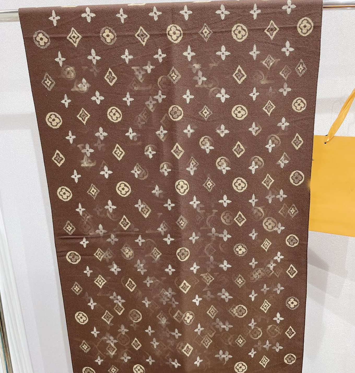 

23ss 2colors Popular Cashmere Scarf Women Fashion Luxury Designer Scarf High-grade