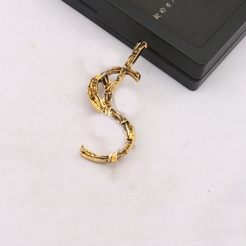 

Luxury Women Men Designer Brand Letter Brooches 18K Gold Plated Inlay Crystal Rhinestone Jewelry Brooch Metal Pearl Pin Marry Christmas Party Accessorie 8Style