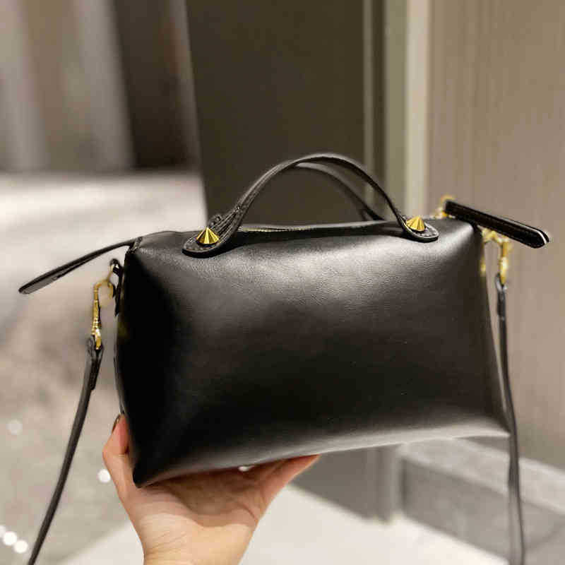 

Shoulder Bags Fashion Boston Handbag Women Designer Crossbody Packs Classic High Capacity Shoulder Bags Leather Female Purses Pochette, Black