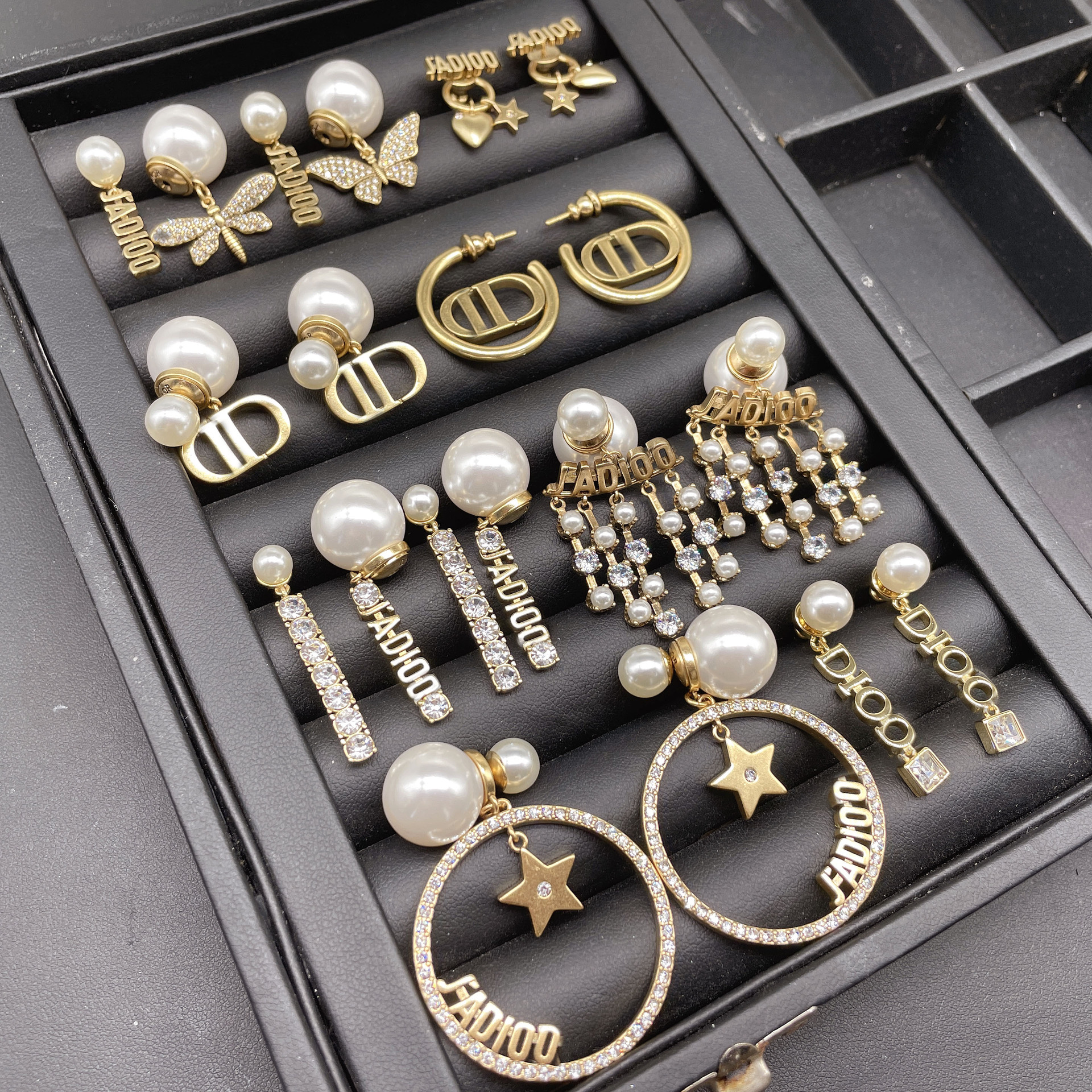 Celebrity Female Pearl Circle Geometric Ear Studs Earring D Letter Diamond Brass18K gold plated women's Ear Clip Earrings Designer Jewelry N