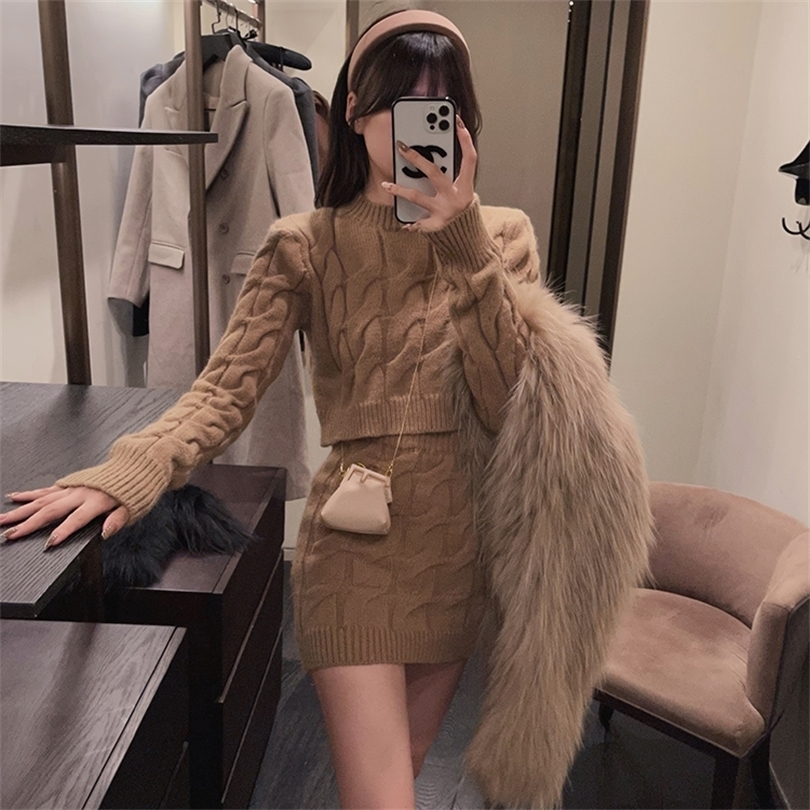 

Two Piece Dress Casual Knitted Sweater Skirt Sets Autumn Elegant Oneck Long Sleeve Pullovers Crop Top Sweaters Slim Mini Skirts Suits 220906, White