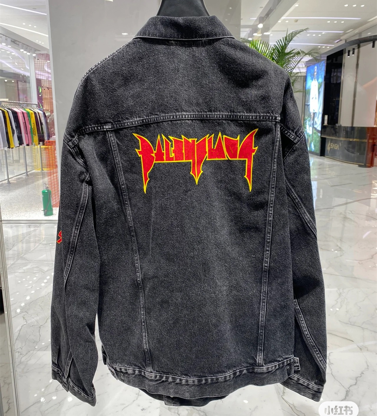 

2022 Luxury Designer Men Women's Denim Jacket Cola Letter Embroidery Fashion Shirts Neckline Chain Unique Panelled Design Retro Coat Chaqueta couples, T3 high quality 130