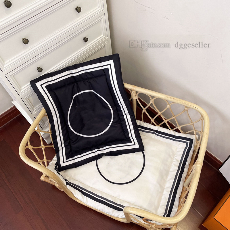 

Designer Dog Beds Classic Pattern Pet Kennels Pets Mat for Small Medium Dogs Breathable Soft Padding Machine Washable 4 Color Wholesale White S M10, Mix color