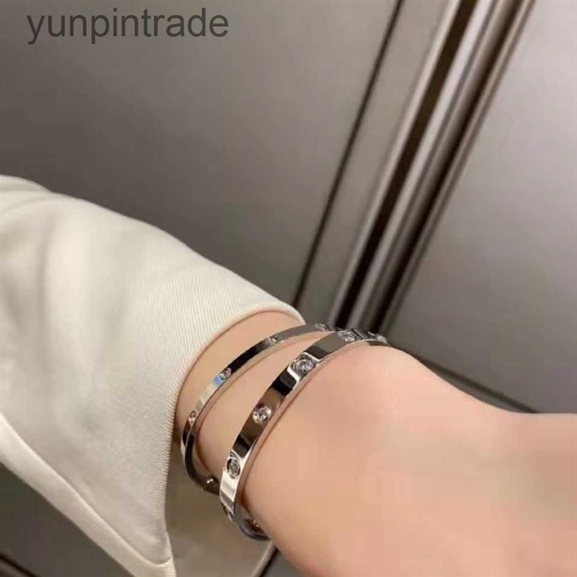 

Bracelet 's versatile fashion love wide and narrow version non fading ten diamond CNC word 18K plated metal 23L2261V
