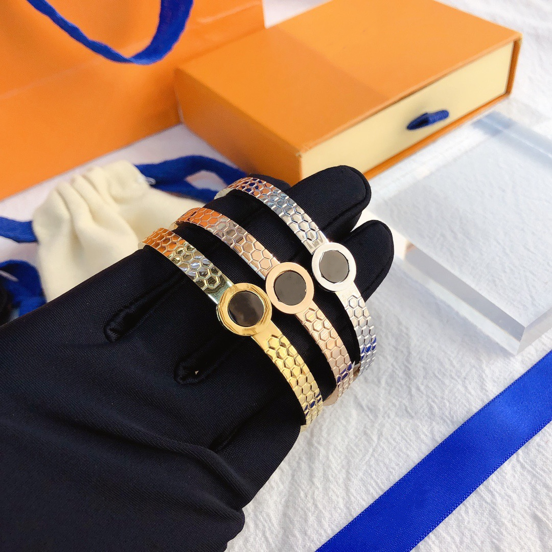 

Bangle Fashion Designer Women Bracelet Charm Luxury Jewelry New Magnetic Buckle Gold Leather Bracelet Wristband Watch Strap Case