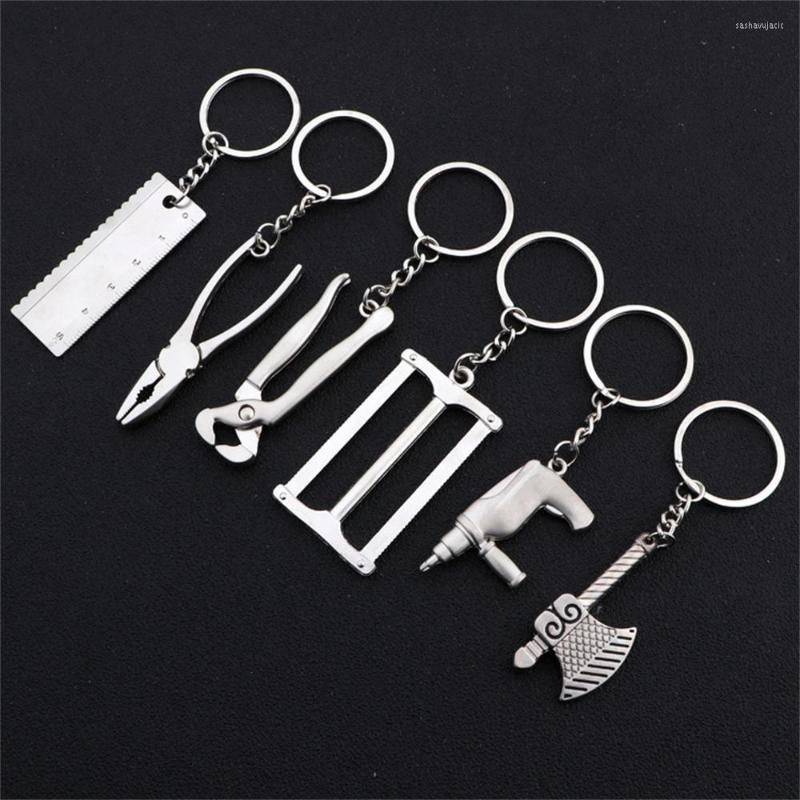 

Keychains Creative Tool Keychain For Men Car Bag Keyring Portable Mini Utility Pocket Clasp Ruler Hammer Wrench Pliers Shovel Friend Gifts