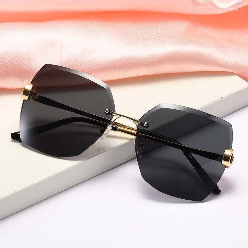 

Sunglasses Gradient Women Rimless Crystal Cut-edge Anti-ultraviolet Pochromic