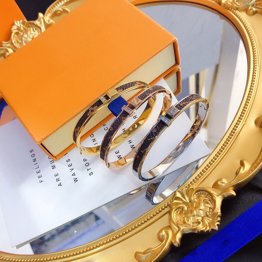

Brand Woman Bangle With Floral Designs Fashion Women Bracelet Gold Silver Bangles Luxury Bracelets Gift Jewelry