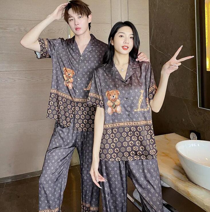 

23ss Silk Pajamas Sets Home Textile Letters Print Casual Women Men Couple Short Sleeve Long Pant Cardigan Sleepwear Small Sweet Wind Night Clothing