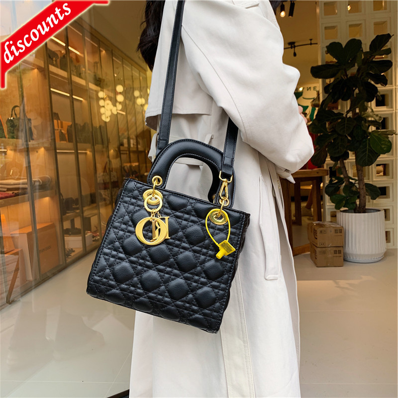 Designer Bags the Autumn Upgraded Version of Princess Diana's 2022 New and Winter Style Is Versatile Simple Light Luxurious with a Small evenin