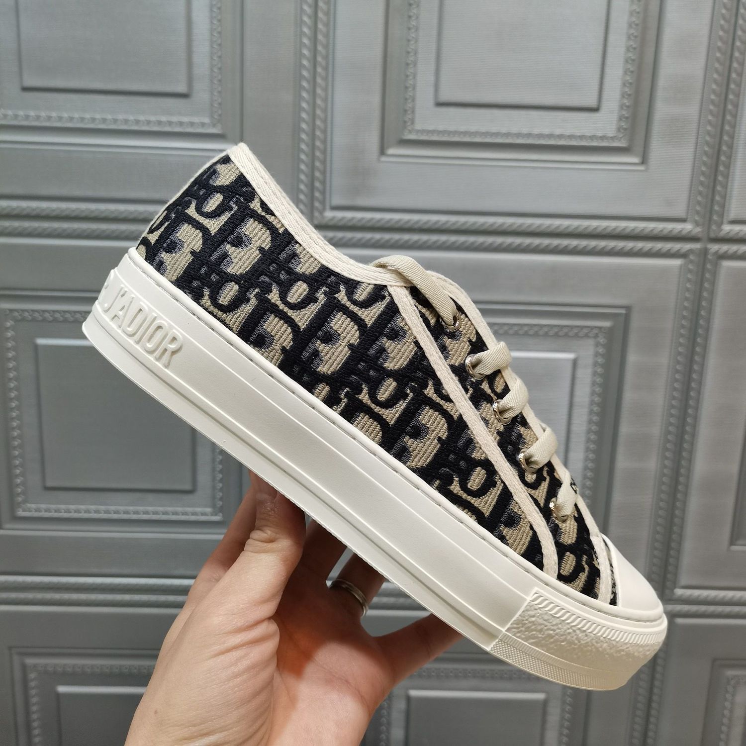 

Dior Luxury white shoes D embroidered sneakers letter canvas shoes women's 2022 classic lace-up Walk'n' casual sneaker thick-soled Men's shoe EUR 35-42, No box 2