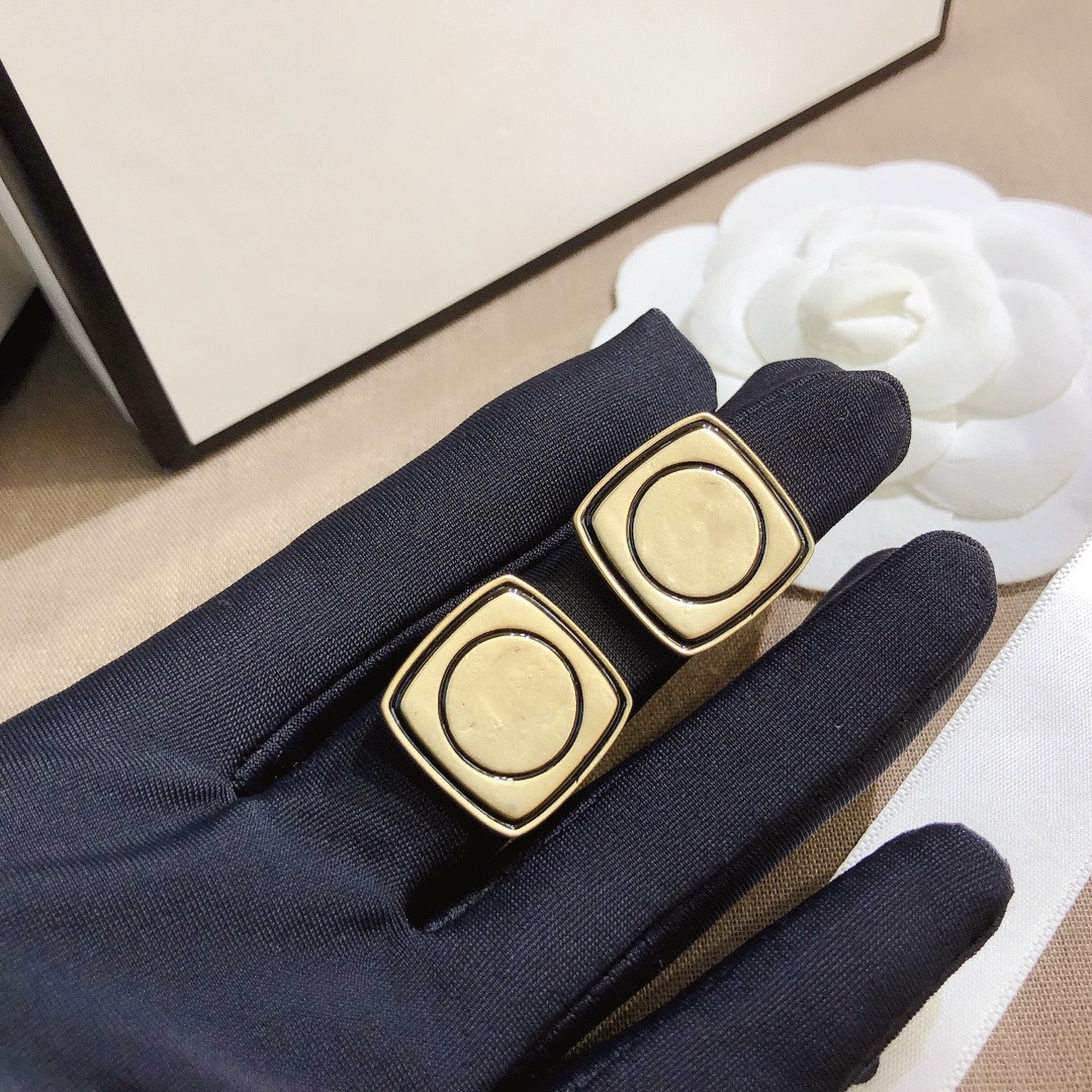 

Extravagant Charm jewelry men studs Classic design earrings Stainless Steel silver flower elagant women