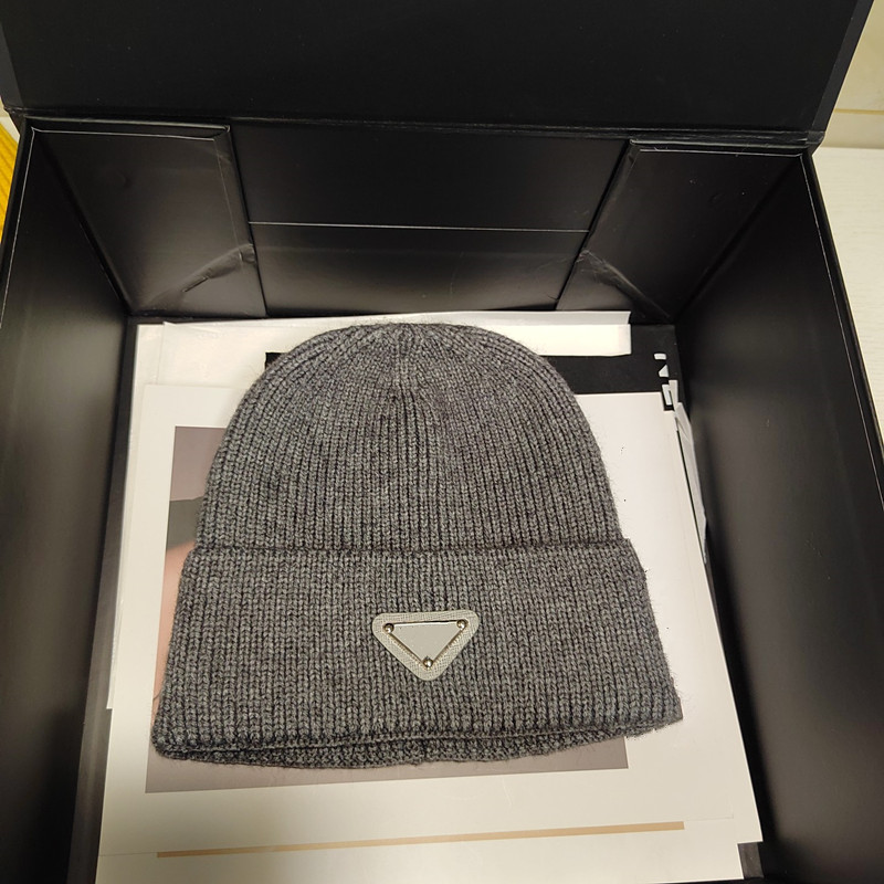 

Classic Designer Winter Beanie Men Women Cap Luxury Skull Hat Knitted Caps Ski Hats Snapback Mask Fitted Unisex Cashmere Casual Outdoor High Quality 11colors P026, Red