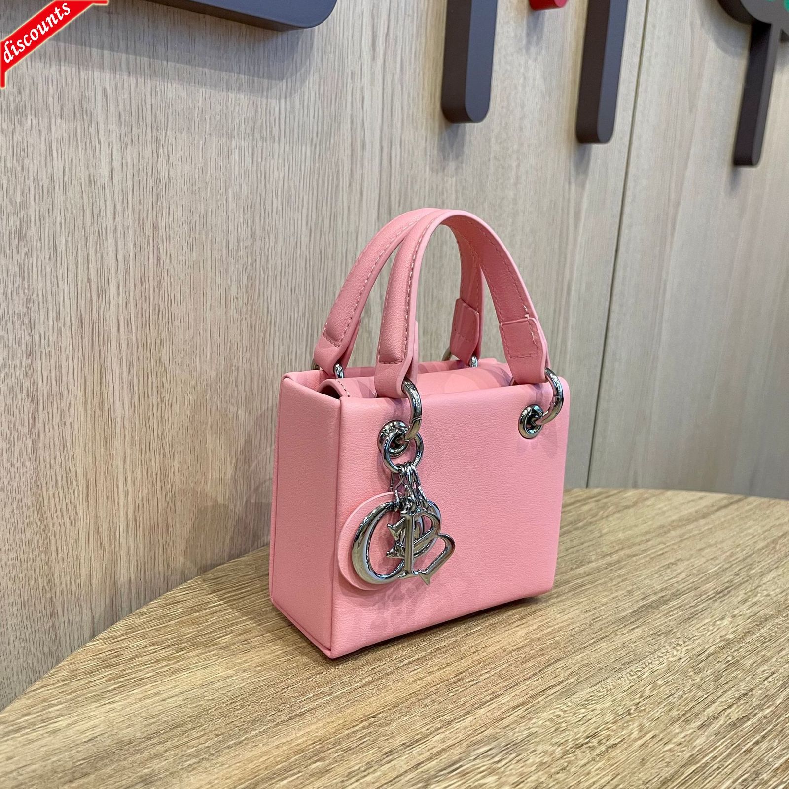 Designer Bags Female 2022 Summer New Fashion Versatile Princess of Wales Advanced Texture Sweet Temperament Portable Messenger