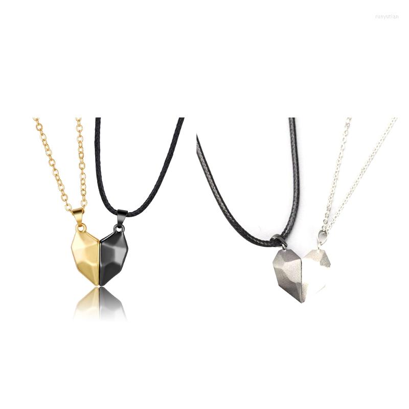 

Pendant Necklaces 2 Pieces Magnet Puzzle Matching Peach Heart Necklace Lover Wishing L5YB