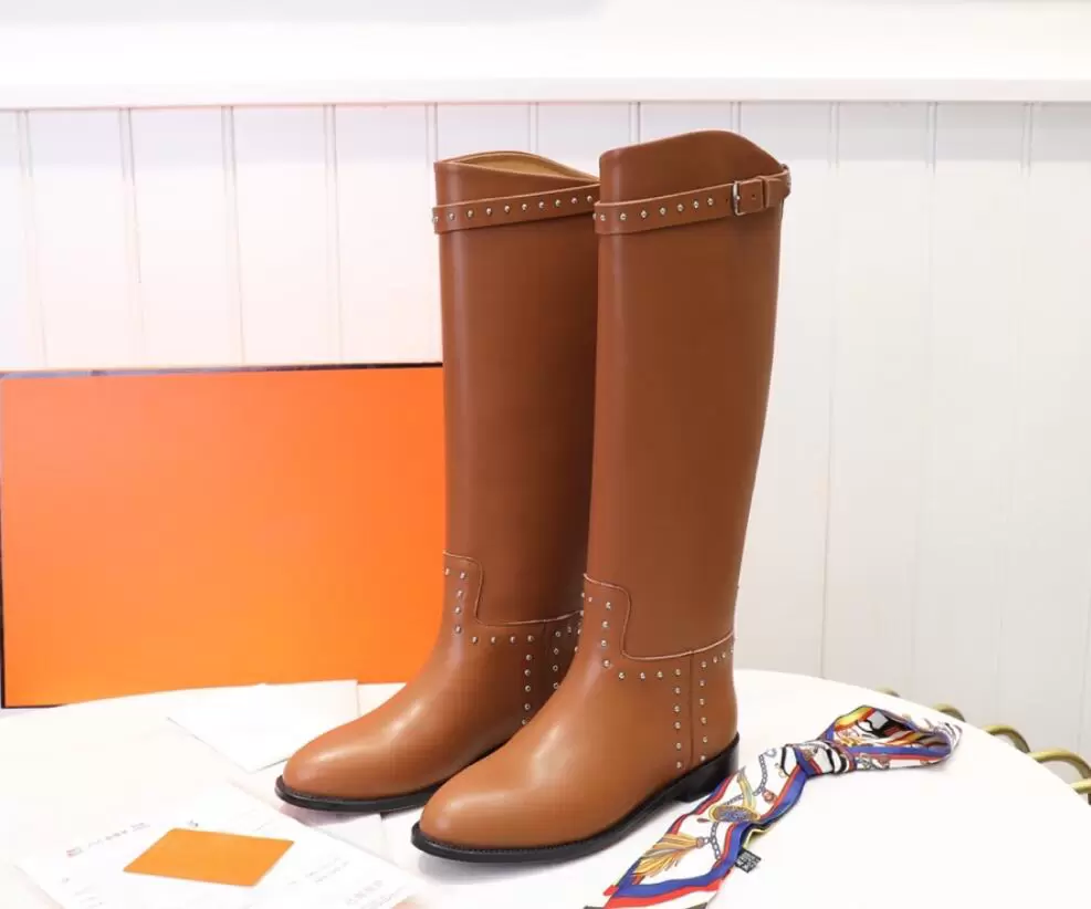2022 Jumping Boot Femmes Boots Rouding Boches Luxury Designer Classic Fashion Outdoor Point
