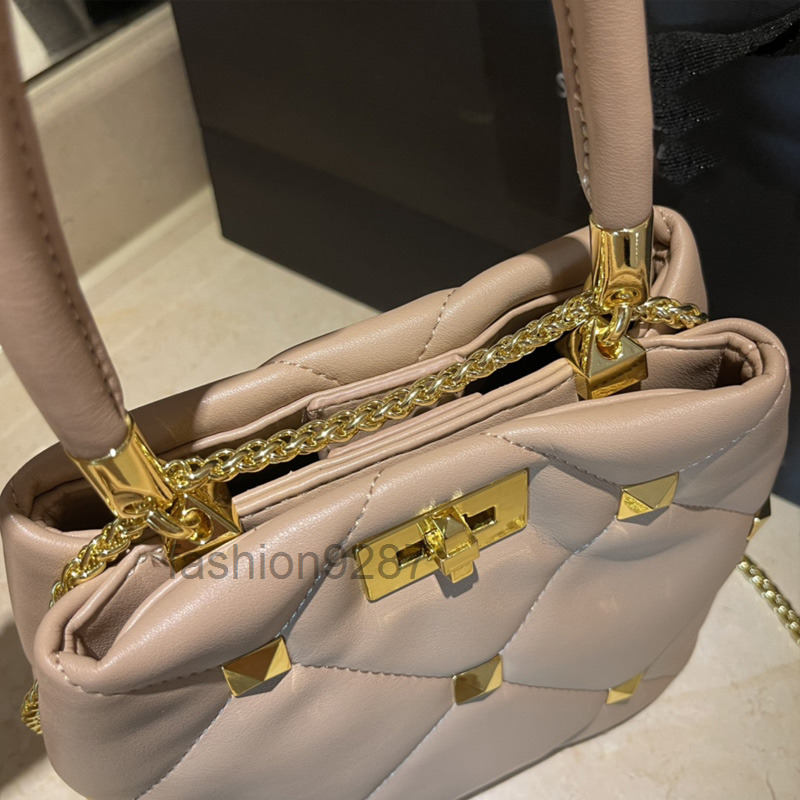 

designer bags Chain Gold Bag Sheep Skin Leather Bucket Handbag Rivet Crossbody Bags Laides Check Shoulder Back Pack 2022 top, 00