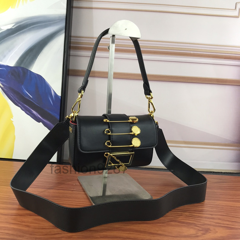 

designer bags Women Brooch Baguette Shoulder Bag Fashion Classic Baguettes Handbags Woman Medusas Strap Underarm Handbag Luxurys Bags 0192