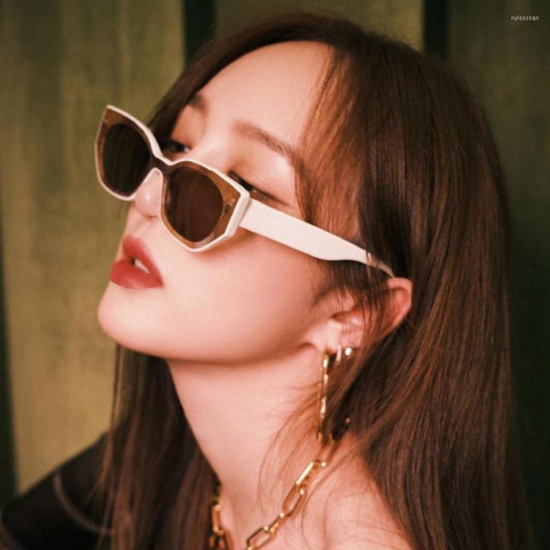 

Sunglasses Classic Brand Designer Vintage Cat Eye Women Men Fashion Luxury Leopard Sun Glasses For Female Travel Eyewear Shades