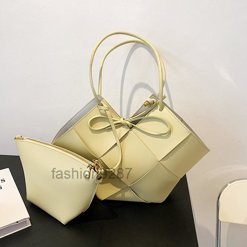 

designer bags Body Cross Personality White Woven Tote Bag Women Simple Big Shoulder Handbag Large Capacity Underarm Fashion Green Clutch Sum, Creamy-white bag