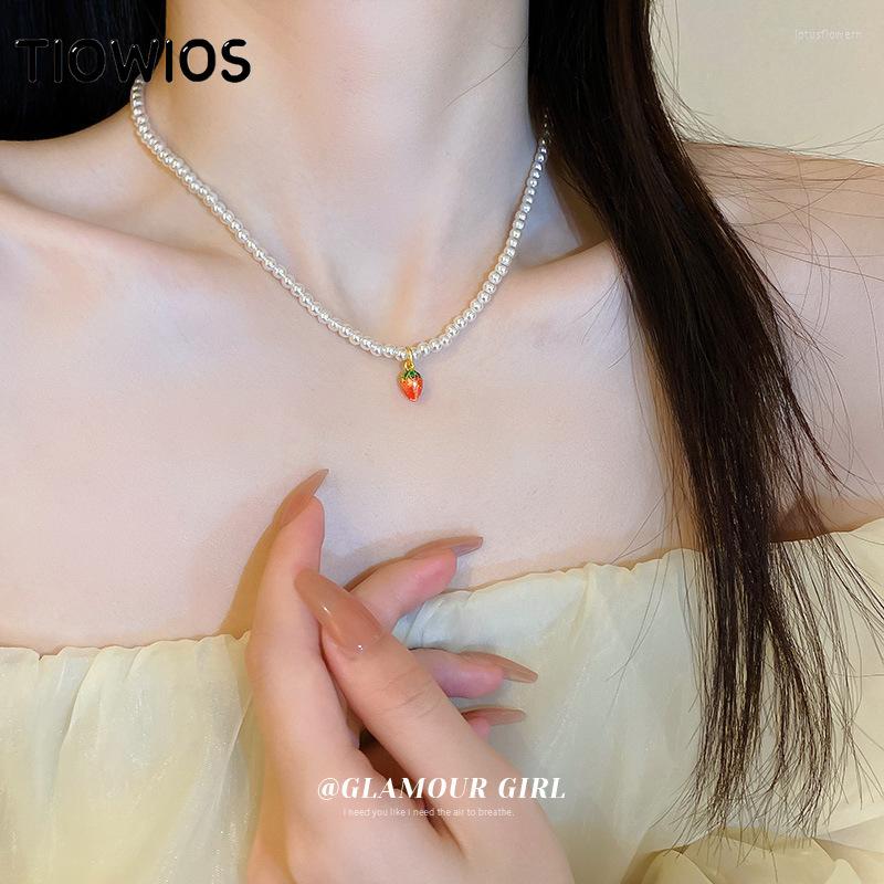 

Chains TIOWIOS 2022 Women Girl French Simple Strawberry Crystal Pearl Temperament Collarbone Chain Necklace Wholesale Korean
