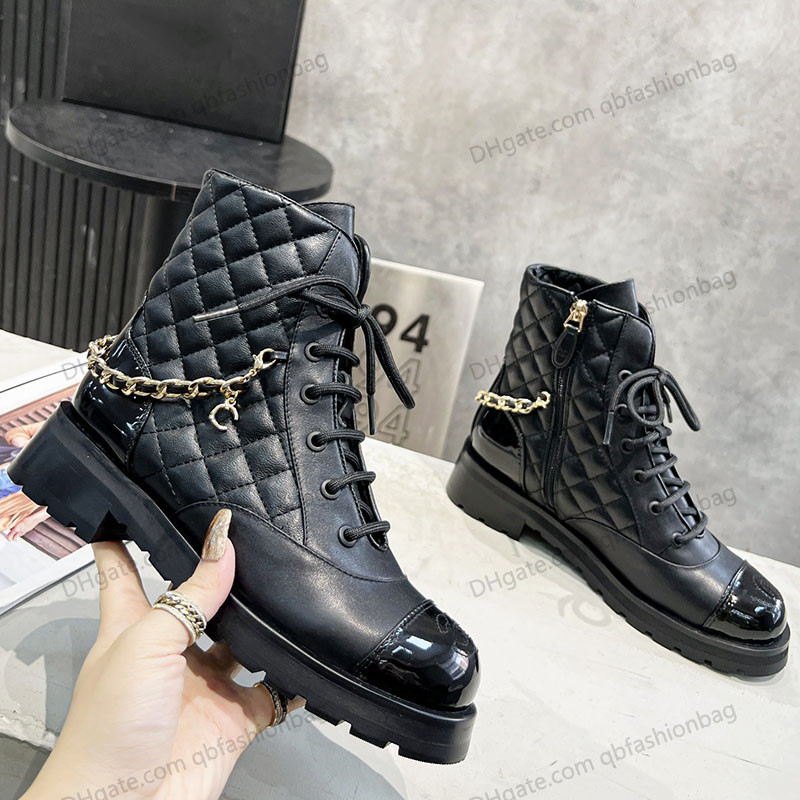 

F/W Luxury Black Designer Womens Ankle Boots With Chain Low Chunky Heels Calfskin Tweed Rainboots Western Chelsea Boot Outdoor Casual Shoes Retro Canvas Booties