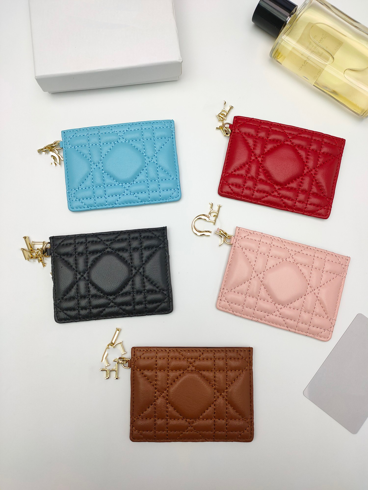 

Fashion Tengge Metal Sheepskin Credit Card Holder CD Logo Wallet, Red