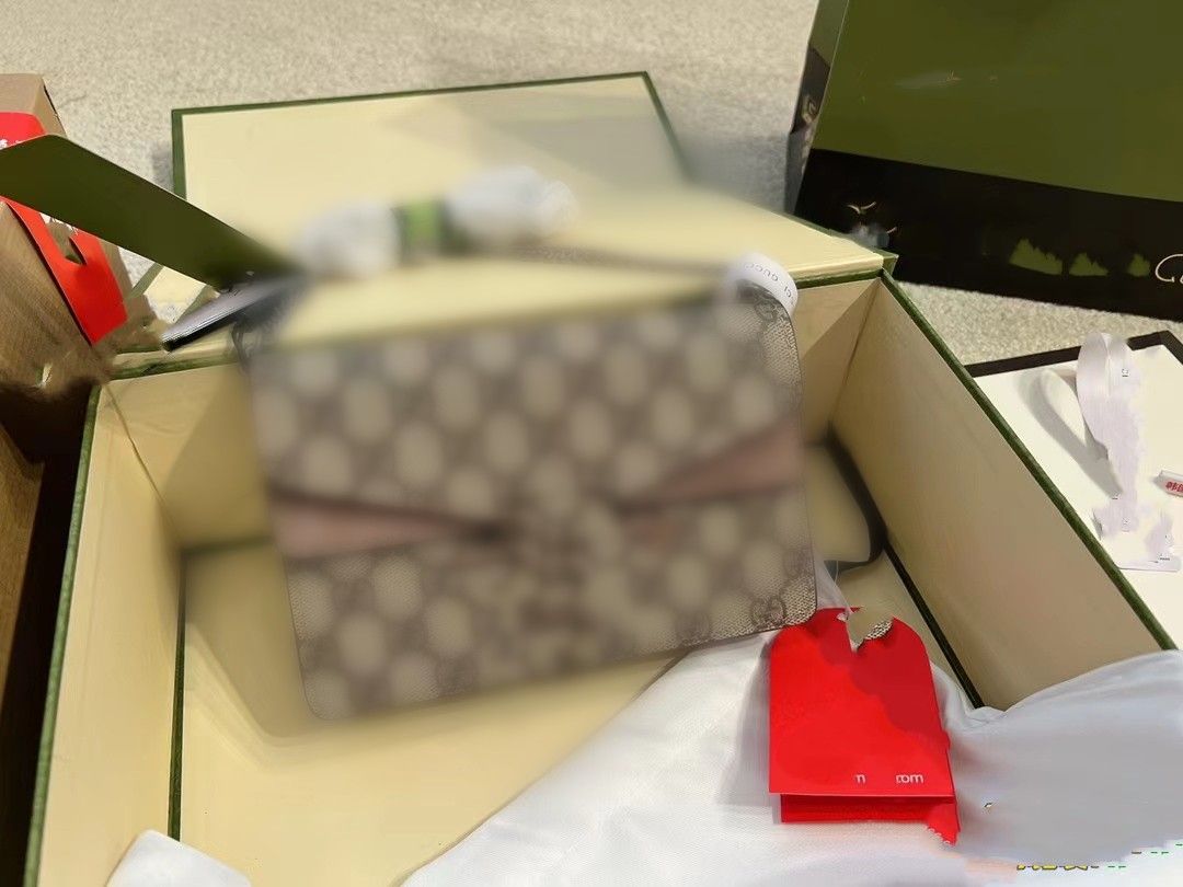 

The 2022 new premium shoulder chain bag cross-body bag is versatile, Khaki
