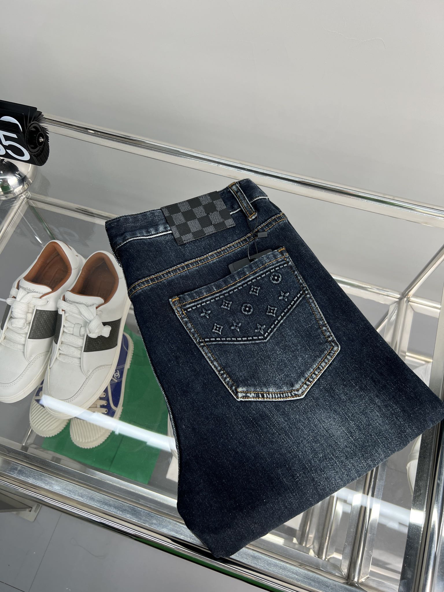 

2022 Autumn and winter new designer jeans fashion comfortables cotton material blue luxury casual jeans for men