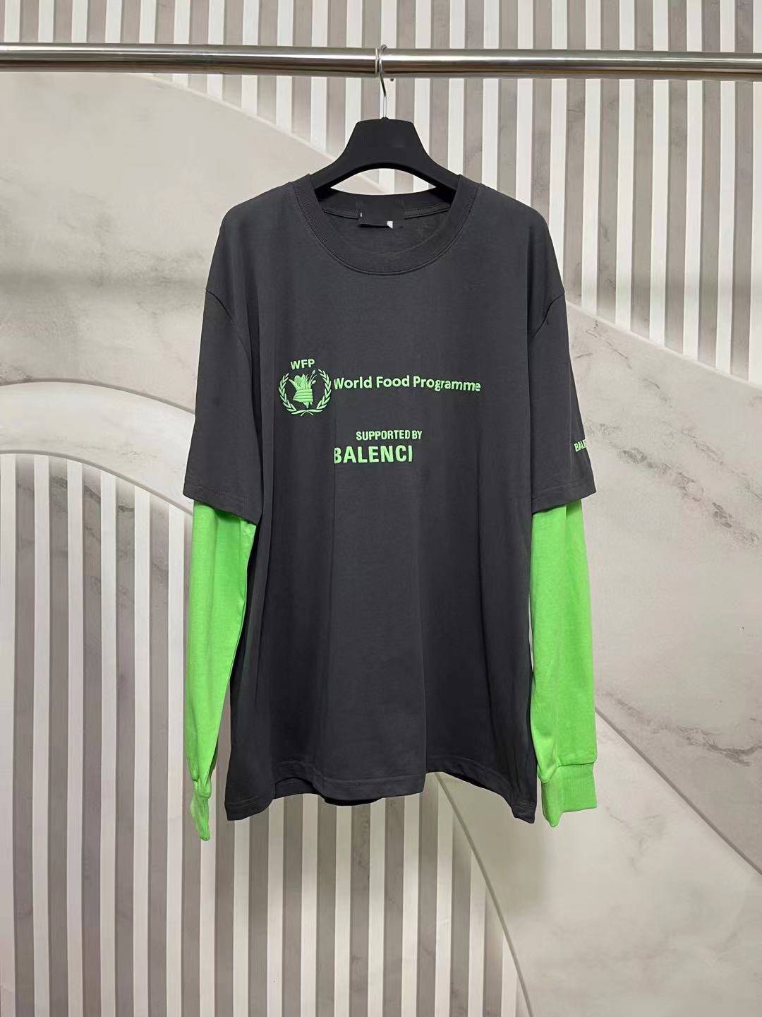 

The correct version of the autumn and winter WFP charity splicing sleeve fake two long sleeve round neck loose and versatile men's and, Mika