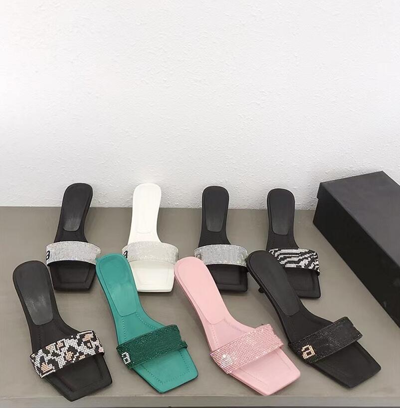 

Designer Crystal Letter Slipper Summer Low-Heeled Sandals Fashion Leopard Women Sexy Elegance Slippers Luxury Leather Leisure Outdoor Sandal, Not for individual sale