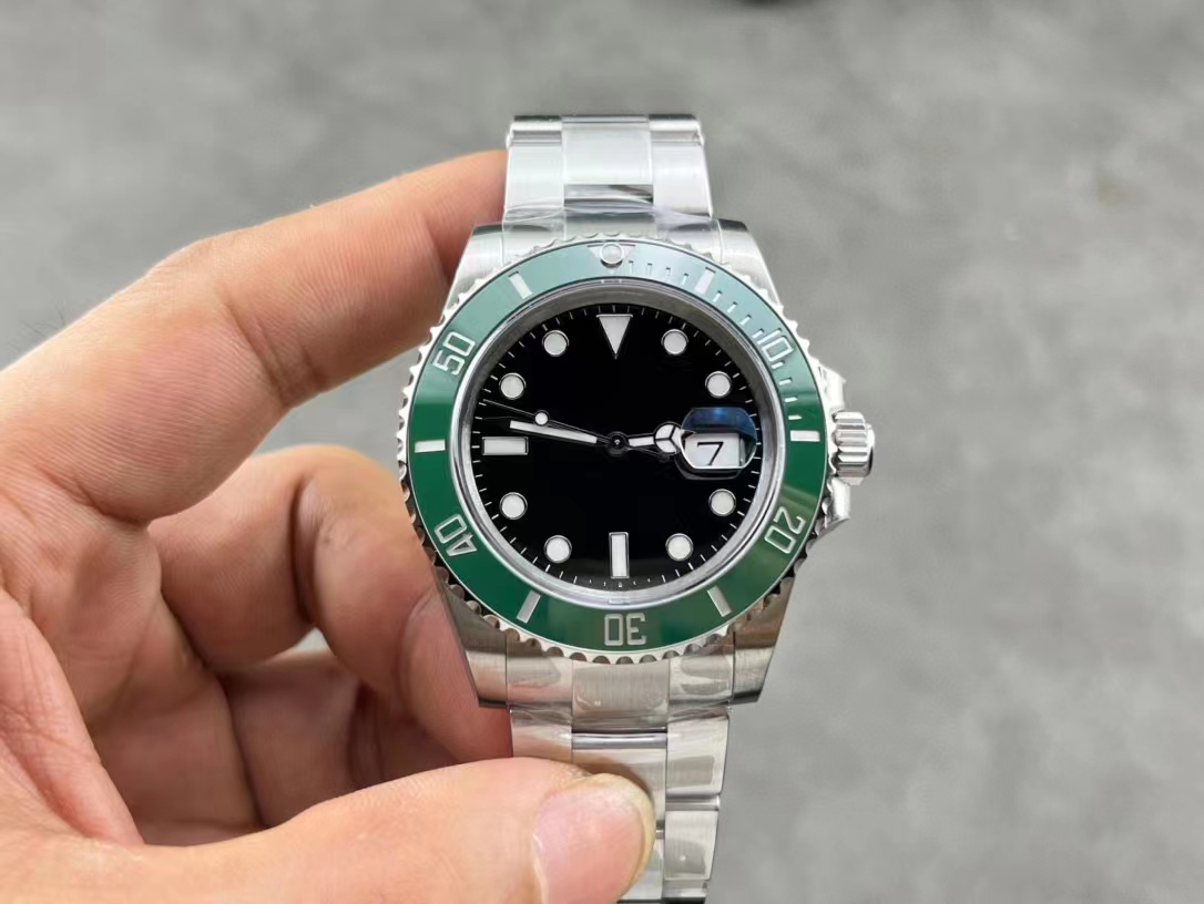 

Mens Automatic Mechanical Watch 41mm Green Ceramic Bezel Silver Case Caliber 2813 factory montre de luxe sapphire luminous watch