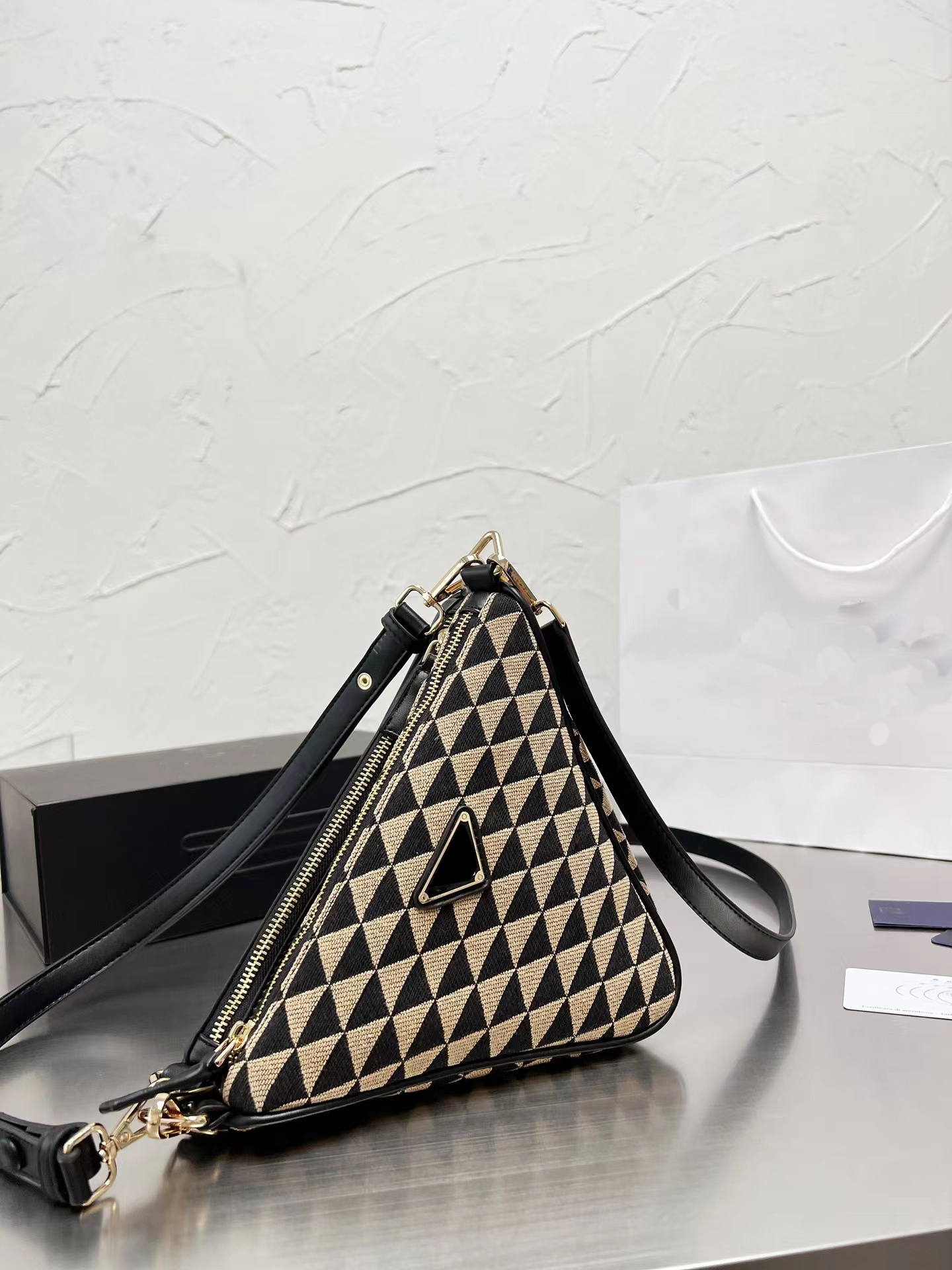 

triangle leather triangle bag ss2022 spring summer designer canvas men women handbags can crossbody shoulder bags fashion ladies wallet purse