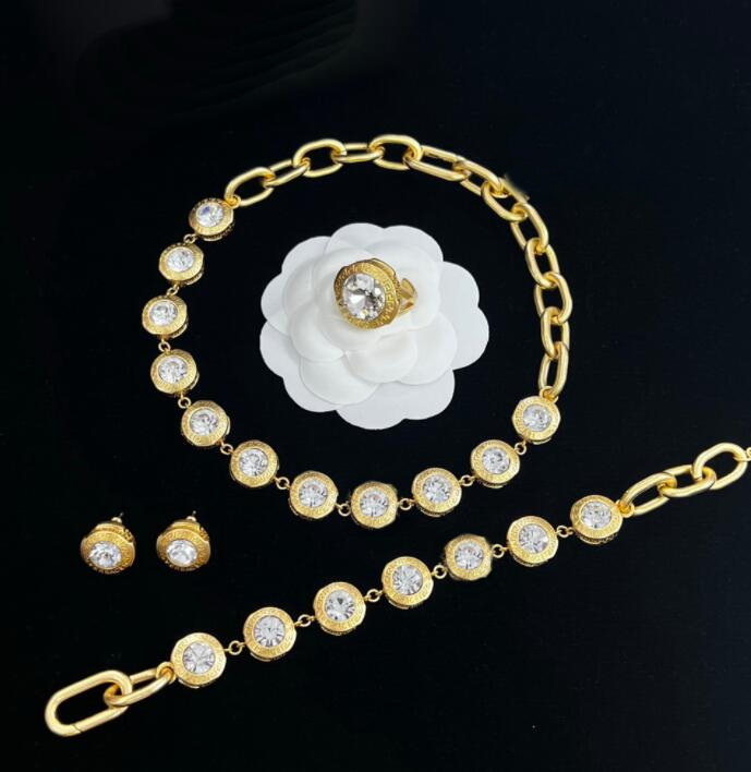 

Luxurious Women White Resin Crystal Necklaces Bracelet Earring Rings Hairpin Set Banshee Medusa Portrait 18K Gold Plated New Designed Designer Jewelry VV-231, Golden