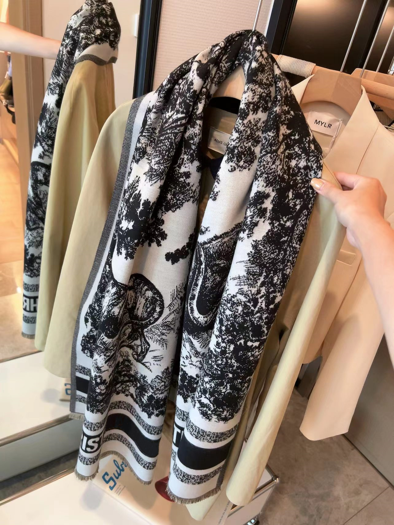 

New Luxury Designers Design womens Scarves Scarf Fashion shawl Autumn and winter women's leisure long