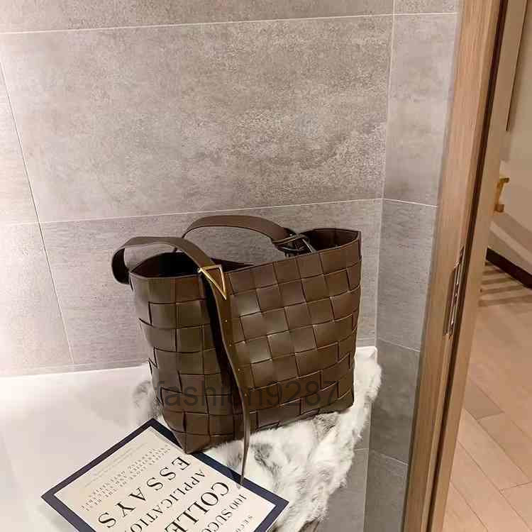 

Venetas Luxurys Bottegas Handbags Fashion Korean Woven Large Capacity Shopping Bag Portable Single Shoulder Underarm Shopping Bag Style Shopping Bag 2022, Black