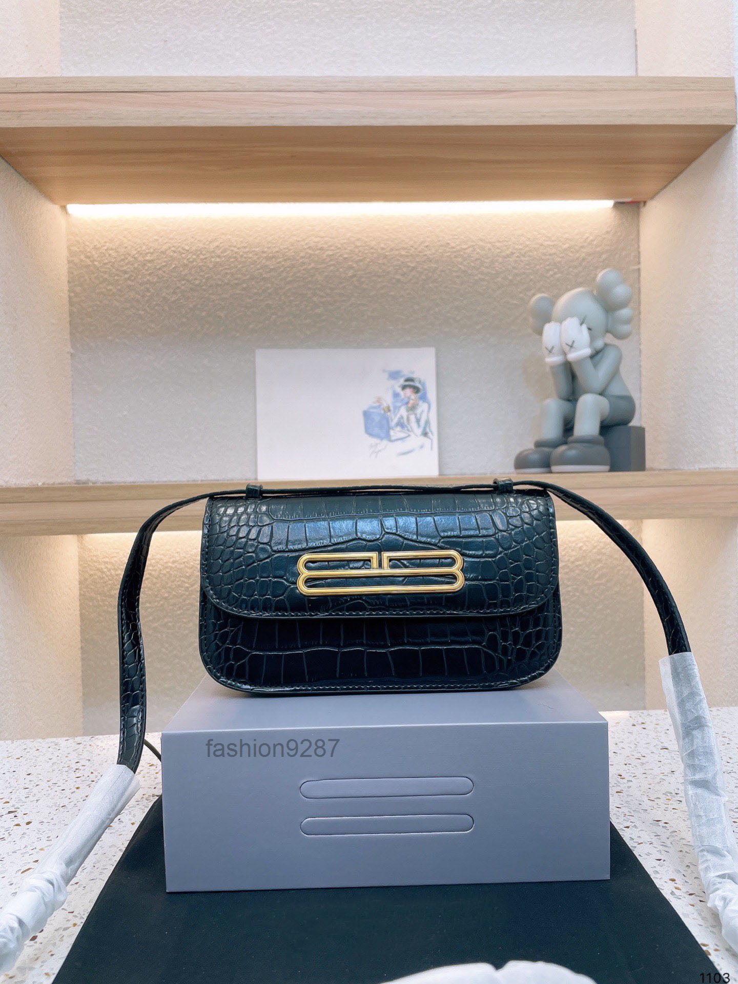 

Top Quality Handbag Crocodile pattern lady shopping bags latest catwalk shoppingbags Handbags Women fashion Classic hourglass xs Crossbody b, Grey